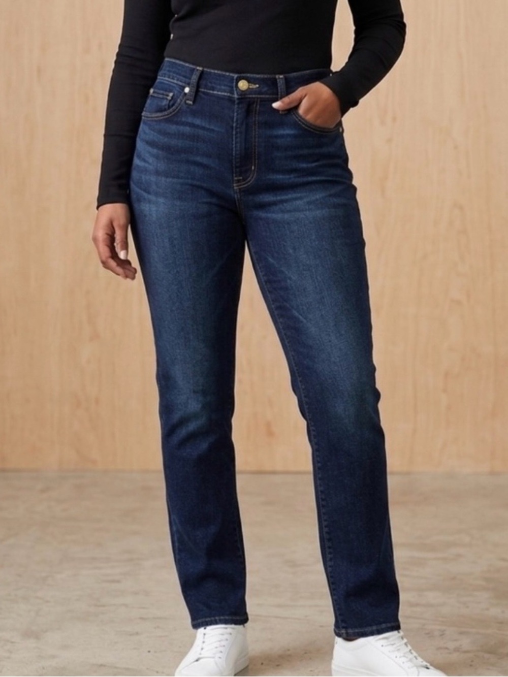 Levi's Women's 505 straight. Mid to high rise. Medium wash EUC size 6